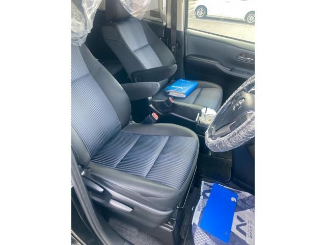 TOYOTA VOXY 4WD 2017 Image 31