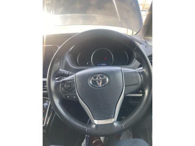 TOYOTA VOXY 4WD 2017 Image 31