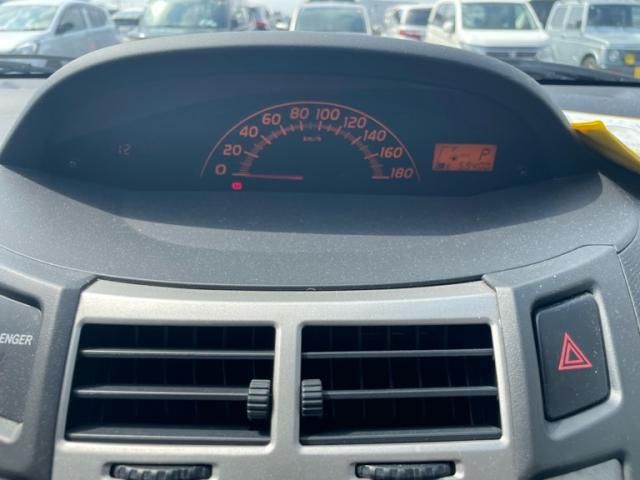 TOYOTA VITZ 2010 Image 31