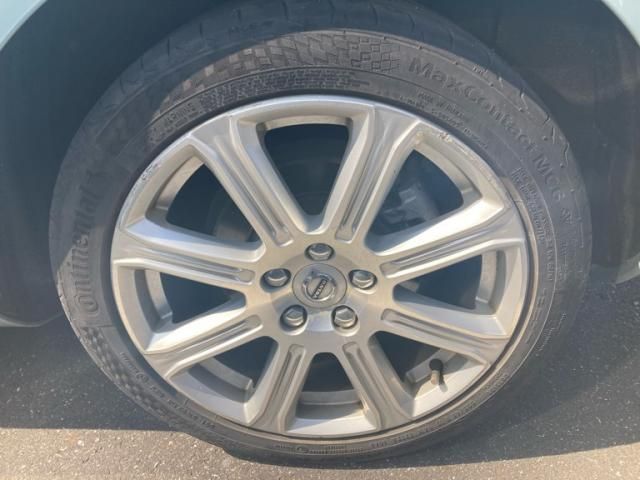 VOLVO V40 2017 Image 31