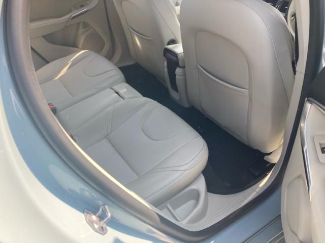 VOLVO V40 2017 Image 31