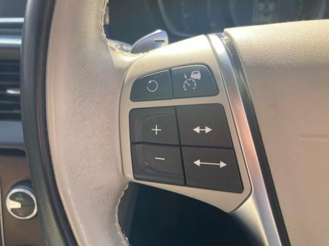 VOLVO V40 2017 Image 31