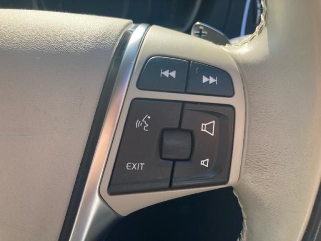 VOLVO V40 2017 Image 31