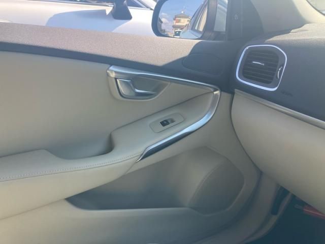VOLVO V40 2017 Image 31
