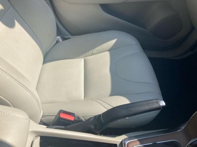 VOLVO V40 2017 Image 31