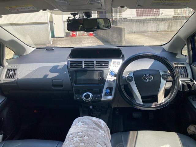 TOYOTA PRIUS ALPHA 2013 Image 31