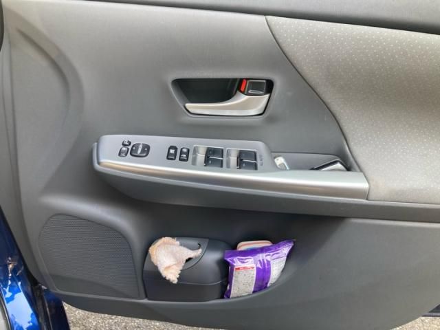 TOYOTA PRIUS ALPHA 2013 Image 31