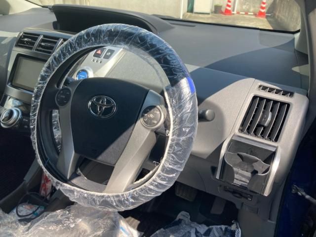 TOYOTA PRIUS ALPHA 2013 Image 31