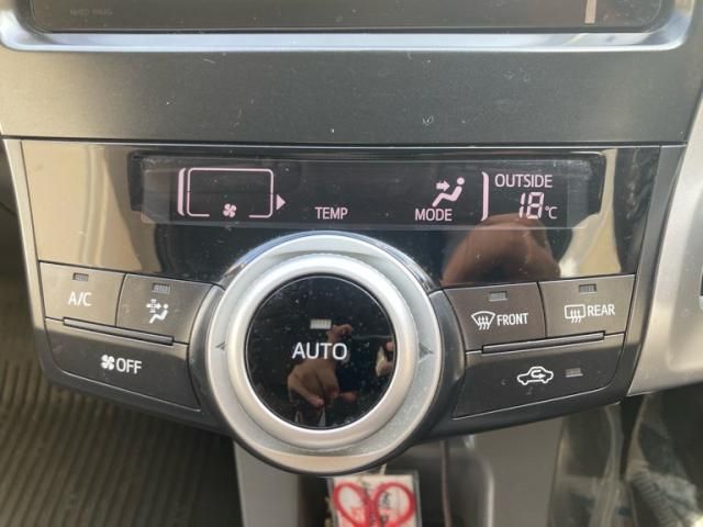 TOYOTA PRIUS ALPHA 2013 Image 31