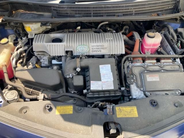 TOYOTA PRIUS ALPHA 2013 Image 31