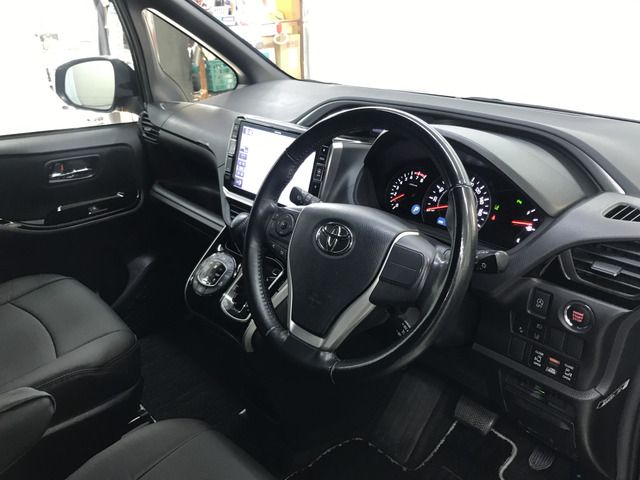 TOYOTA VOXY 2019 Image 31