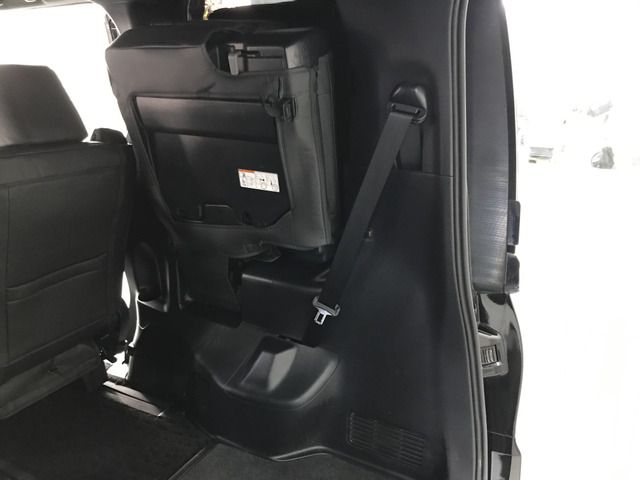 TOYOTA VOXY 2019 Image 31