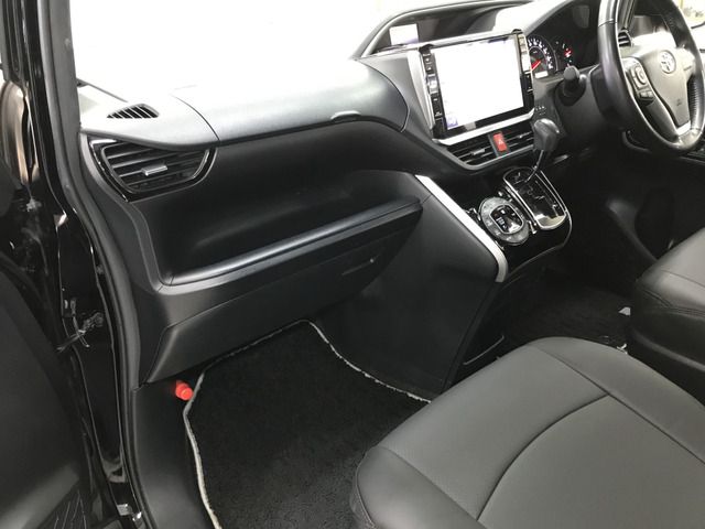 TOYOTA VOXY 2019 Image 31