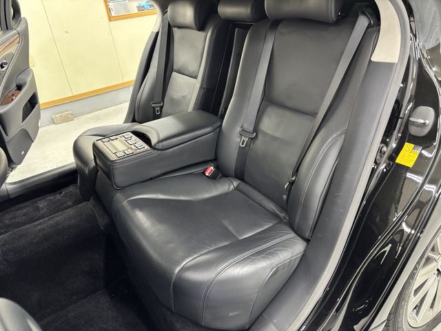 TOYOTA LEXUS LS600HL 2013 Image 31