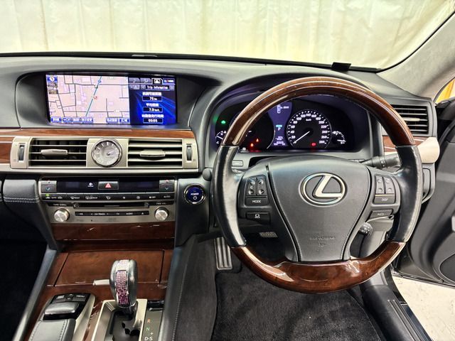 TOYOTA LEXUS LS600HL 2013 Image 31