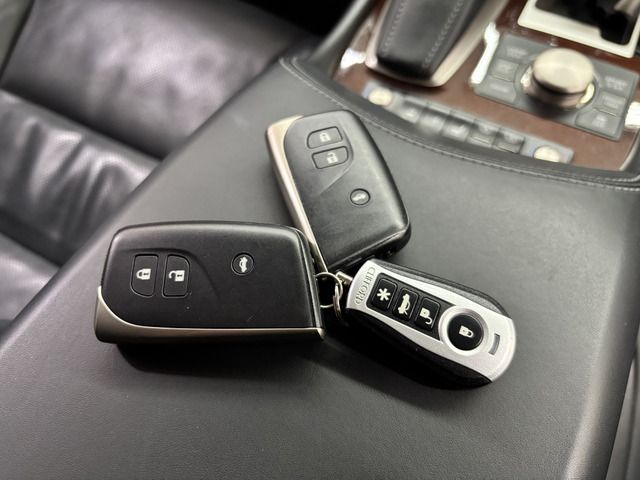 TOYOTA LEXUS LS600HL 2013 Image 31