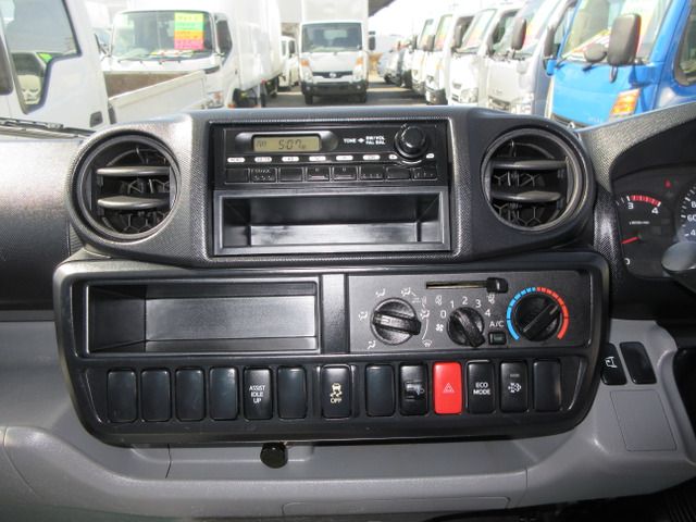 TOYOTA DYNA 2017 Image 31