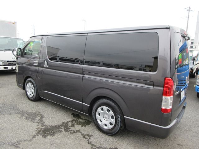 TOYOTA HIACE VAN 2WD 2021 Image 31