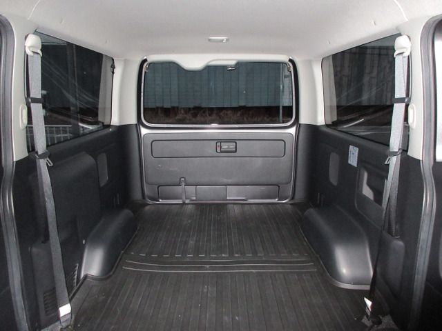 TOYOTA HIACE VAN 2WD 2021 Image 31