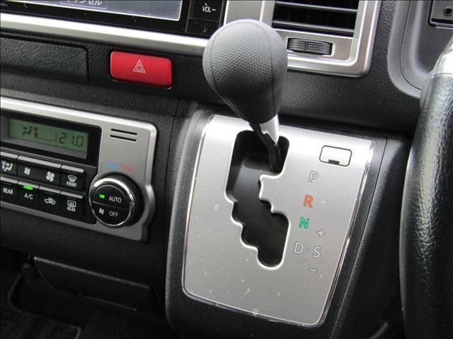 TOYOTA HIACE WAGON 2015 Image 31