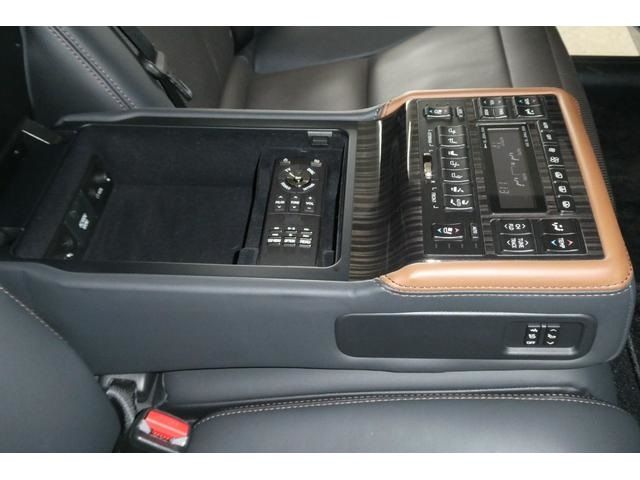 TOYOTA LEXUS LS600HL 2017 Image 31