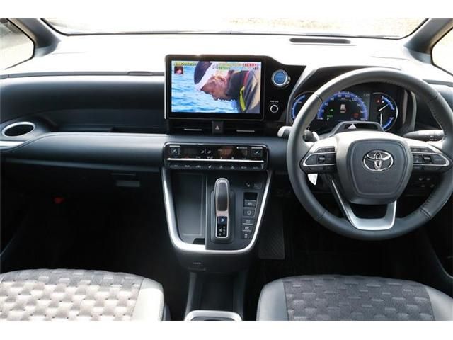 TOYOTA VOXY HYBRID 4WD 2023 Image 31