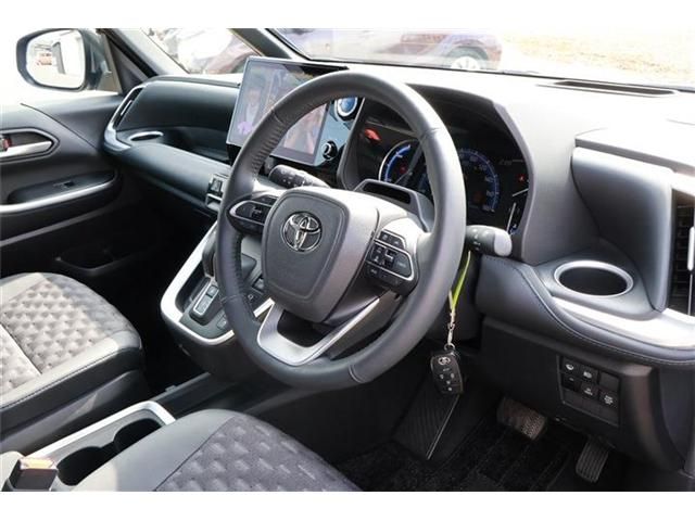 TOYOTA VOXY HYBRID 4WD 2023 Image 31