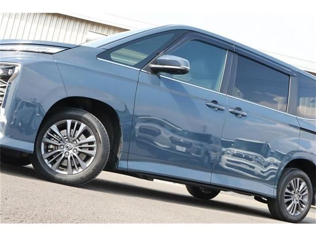 TOYOTA VOXY HYBRID 4WD 2023 Image 31