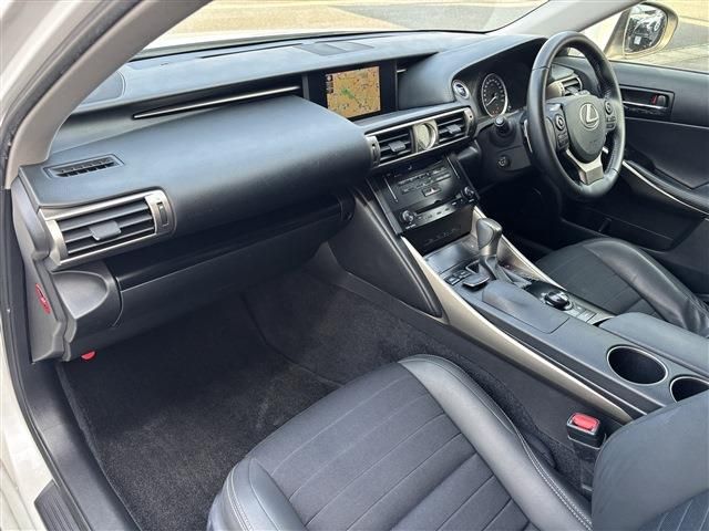 TOYOTA LEXUS IS300H 2013 Image 31