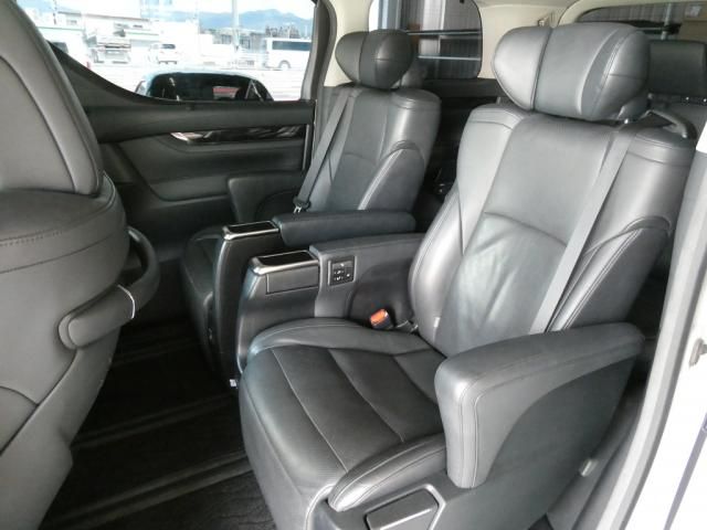TOYOTA ALPHARD 2018 Image 31