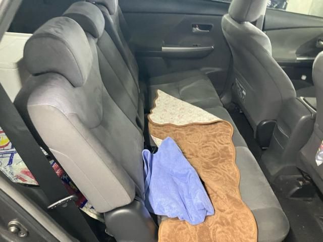 TOYOTA PRIUS ALPHA 2013 Image 31