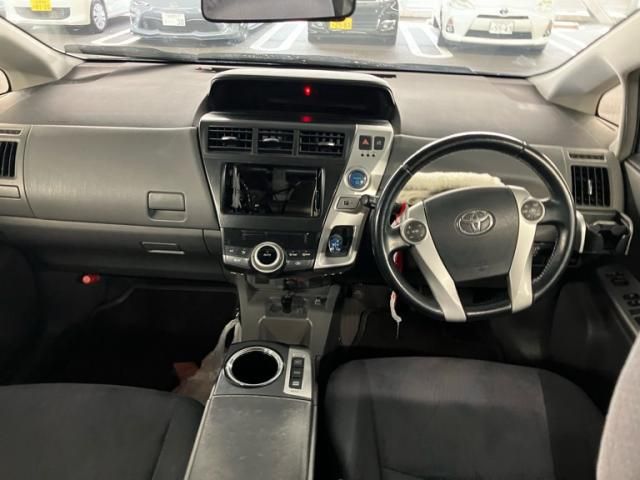 TOYOTA PRIUS ALPHA 2013 Image 31