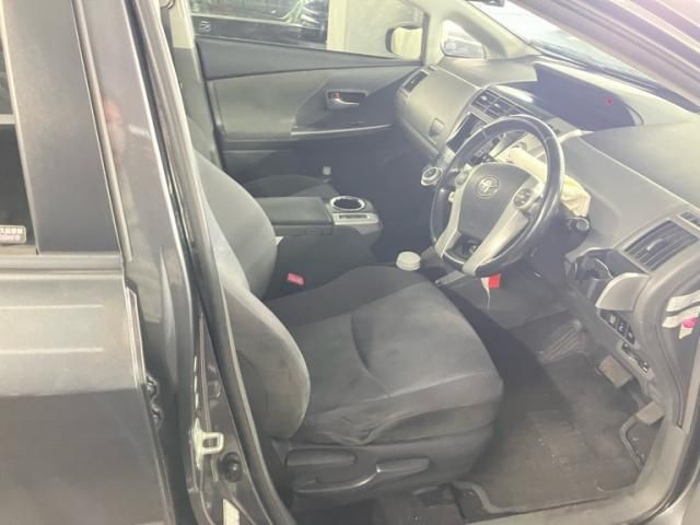 TOYOTA PRIUS ALPHA 2013 Image 31