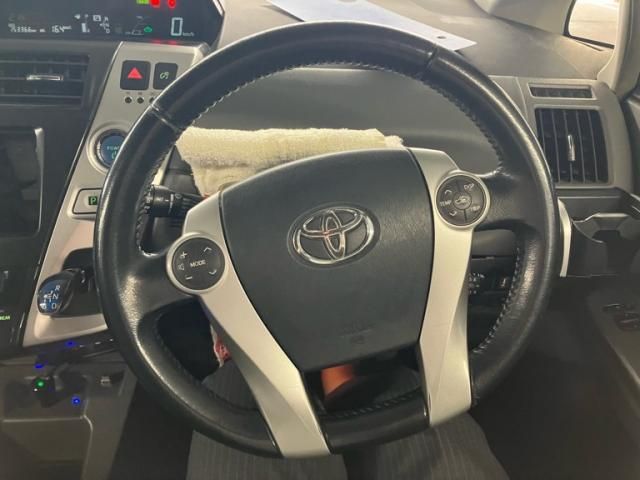 TOYOTA PRIUS ALPHA 2013 Image 31