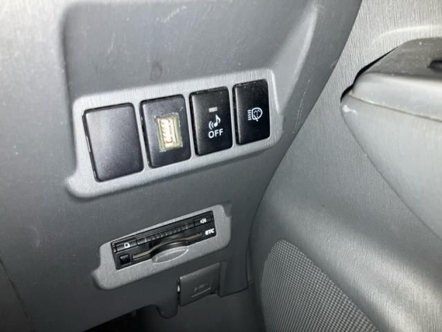 TOYOTA PRIUS ALPHA 2013 Image 31