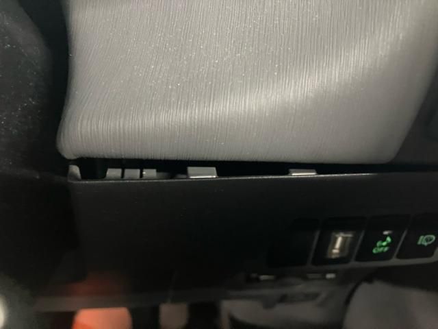 TOYOTA PRIUS ALPHA 2013 Image 31