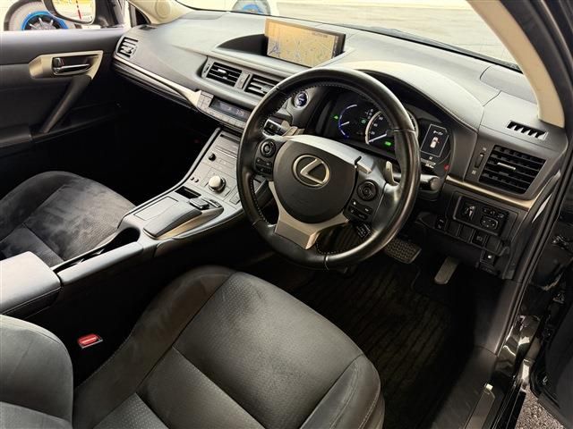 TOYOTA LEXUS CT200H 2018 Image 31