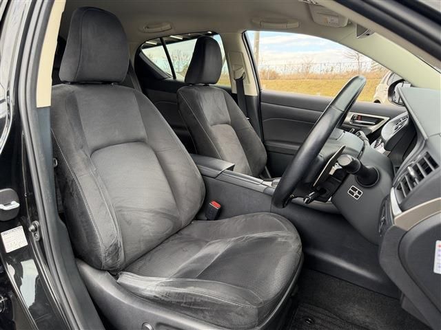 TOYOTA LEXUS CT200H 2018 Image 31