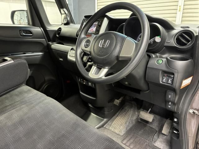 HONDA N BOX 2017 Image 31