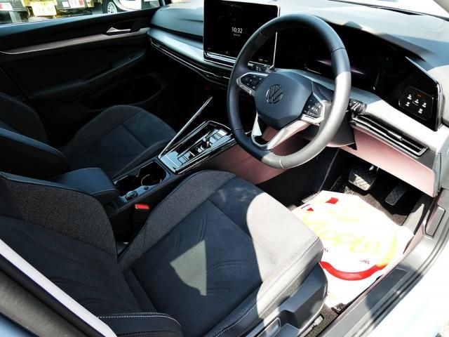 VOLKSWAGEN GOLF VARI 2025 Image 31