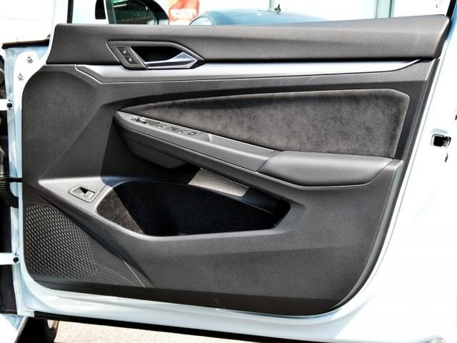 VOLKSWAGEN GOLF VARI 2025 Image 31