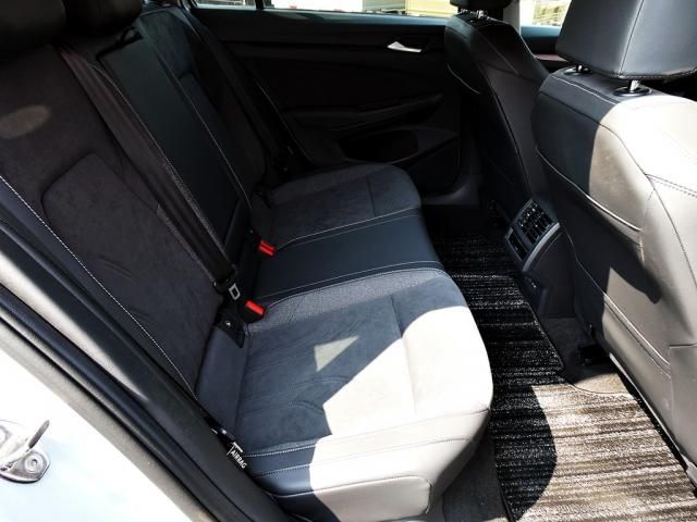 VOLKSWAGEN GOLF VARI 2025 Image 31