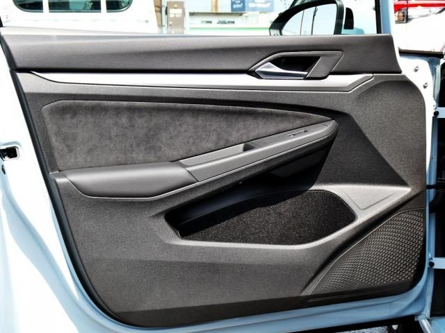 VOLKSWAGEN GOLF VARI 2025 Image 31