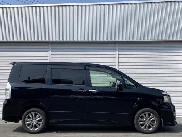 TOYOTA VOXY 2011 Image 31