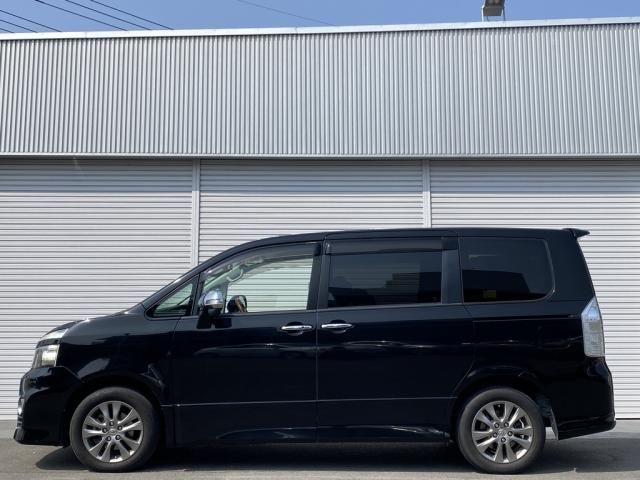 TOYOTA VOXY 2011 Image 31