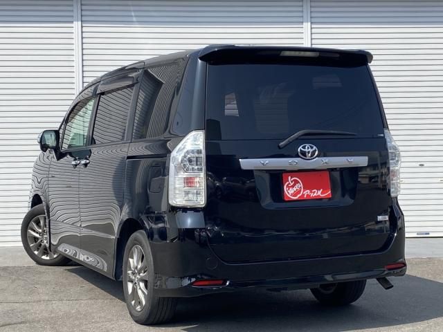 TOYOTA VOXY 2011 Image 31