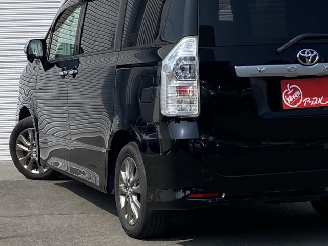 TOYOTA VOXY 2011 Image 31