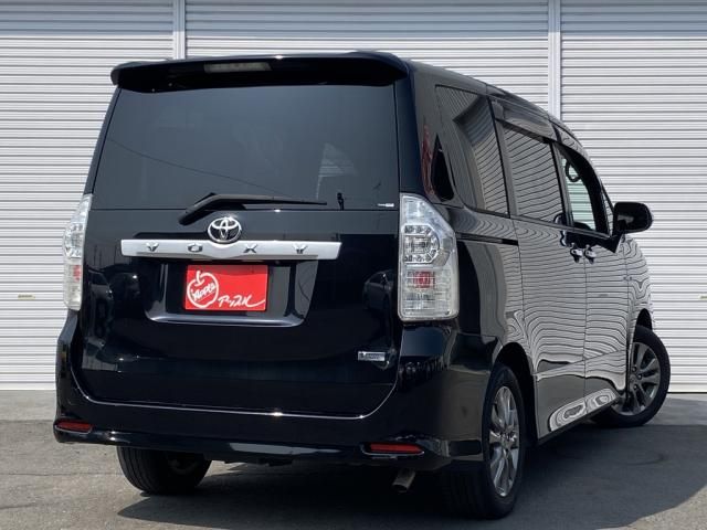 TOYOTA VOXY 2011 Image 31