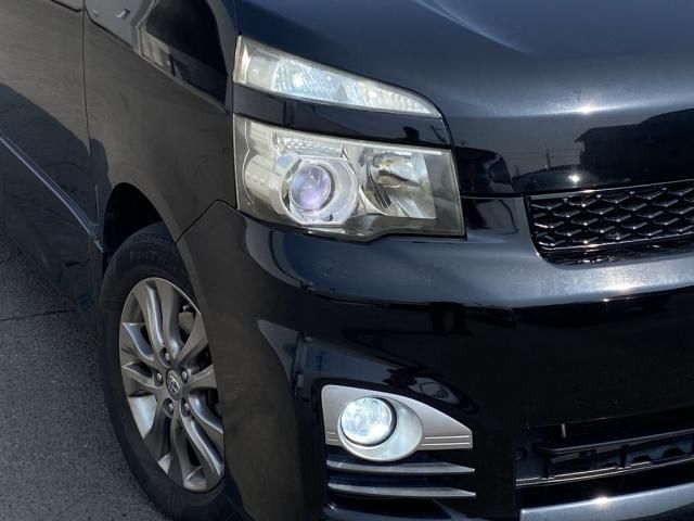 TOYOTA VOXY 2011 Image 31