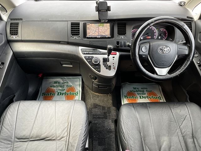 TOYOTA ISIS 2013 Image 31